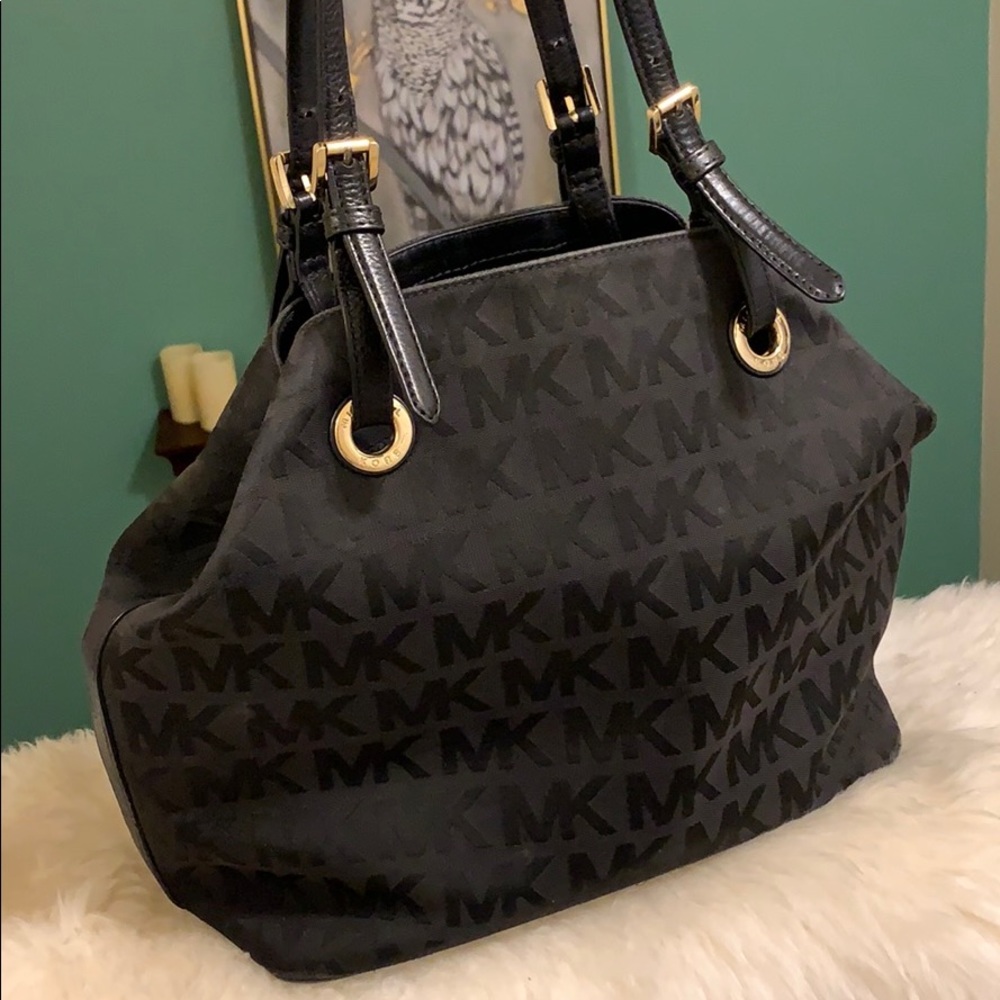 ⚡️FLASH SALE⚡️MICHAEL KORS Black Monogram Purse